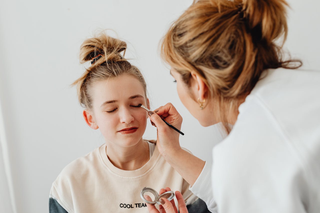 Mastering the Gaze: 3 Professional Eyeliner Looks for Every Eye Shape